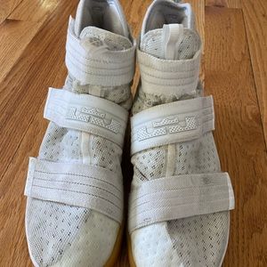LeBron Soldier Men’s Basketball Shoes